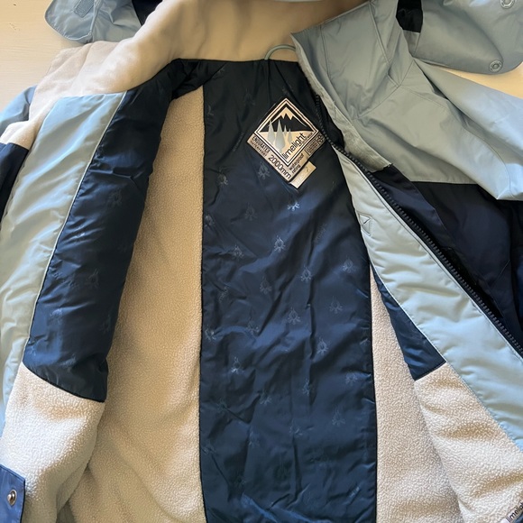 Limelight Snowboarding Jacket - Picture 2 of 3